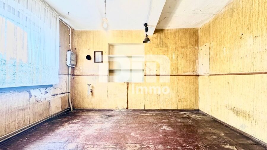 Großzügiges Einfamilienhaus mit moderner Heizung + Kachelofen in Arenshausen - EG Zimmer links